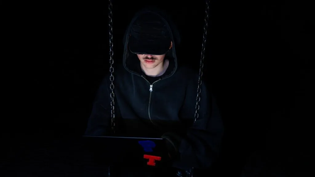Photo cyber investigator